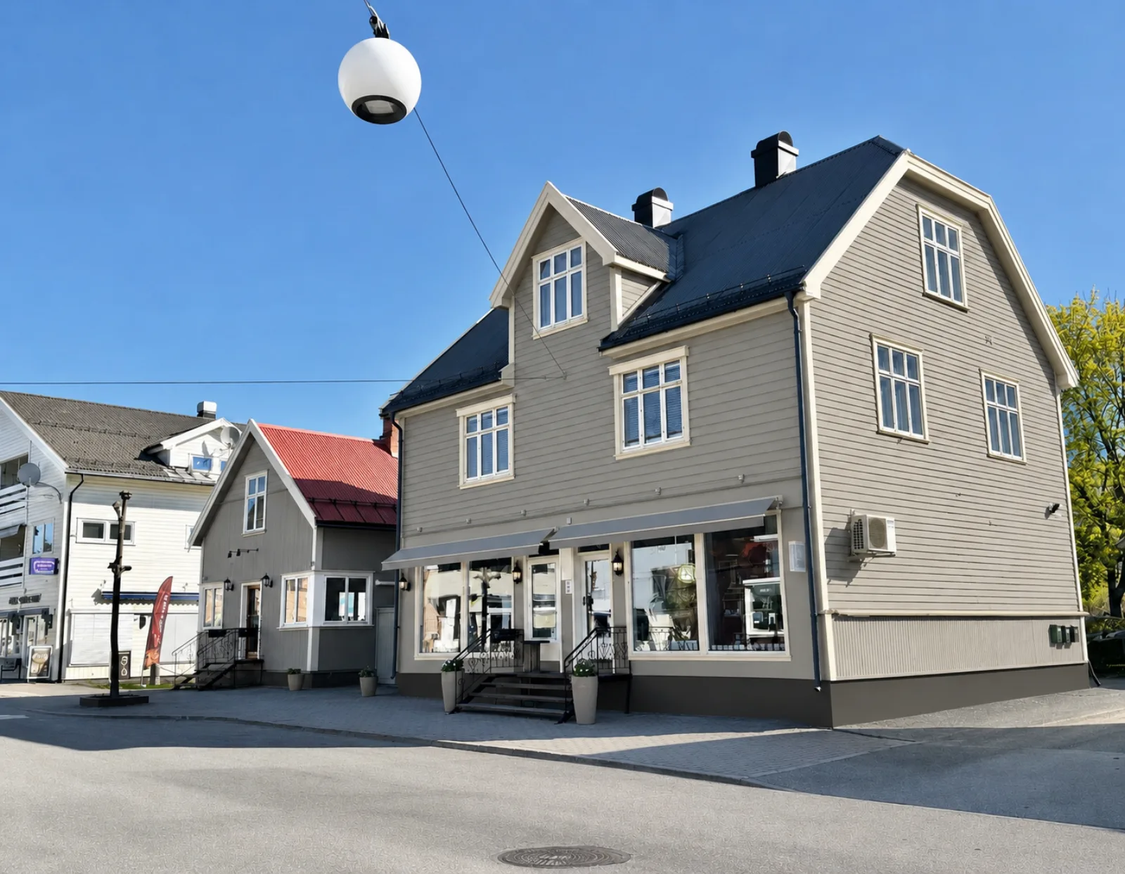 Storgata 27 og 29 sett fra gaten i Gran sentrum